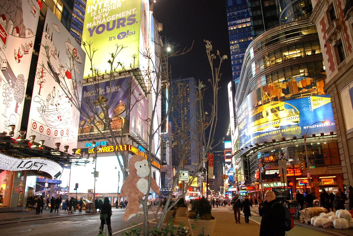 02 New York City Times Square Night - Dangles Looking North